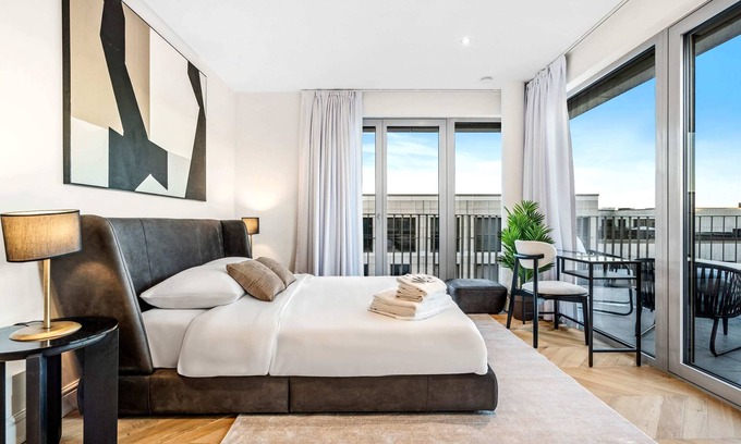 Gasperich Apartment | Luxurious 3BR Apt with Jacuzzi in Central Lux