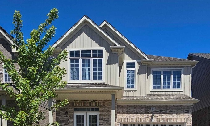 Ayr House | Luxurious 5-Bdrm villa, Bdrm on Main Floor, 10/15 min to Paris/Cambridge/Kitchnr