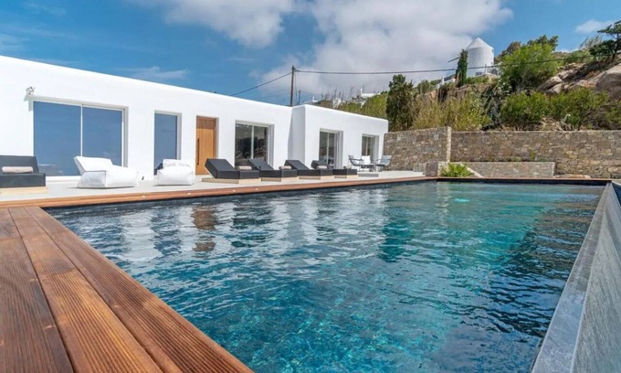 Psarou Villa | Luxurious 5-bedroom villa with private pool and sea views in Parsou
