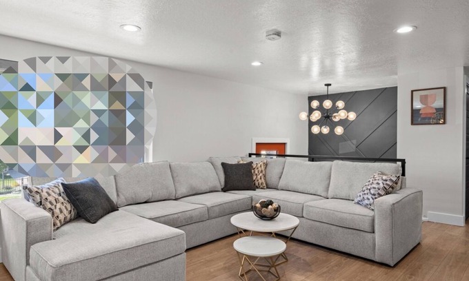 Cottonwood Heights House | Luxurious 5bd/3ba MTN VIEWS Minutes to Ski Resorts