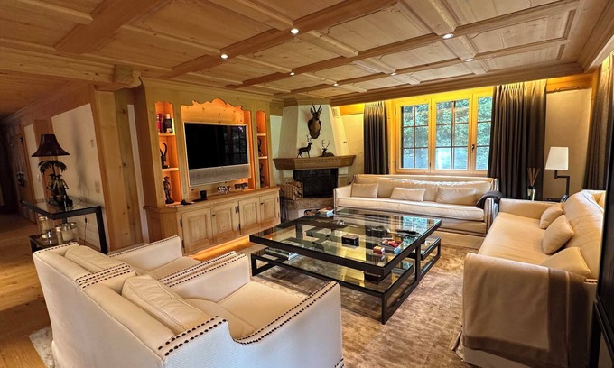 Zweisimmen Nr Gstaad Apartment | Luxurious Alpine Getaway at Park Hotel Gstaad