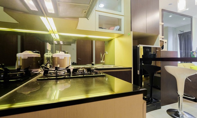 Depok Hotel | Luxurious and Comfy 2Br Cinere Bellevue Suites Apartment