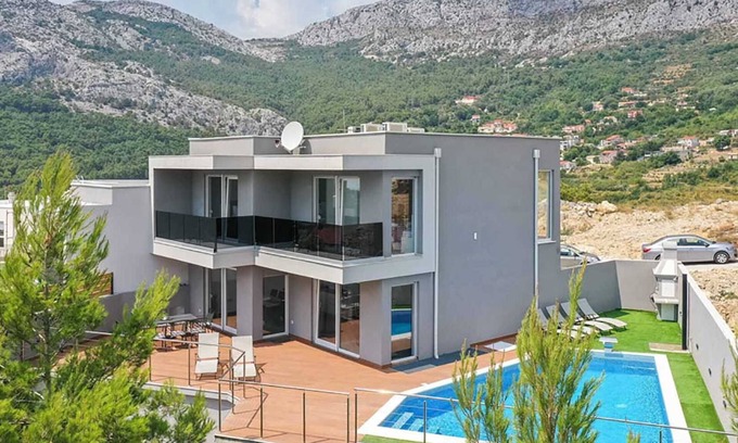 Klis Villa | Luxurious and modern house with stunning view in Klis