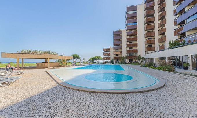 Cascais Apartment | Luxurious Ap with pool facing the sea