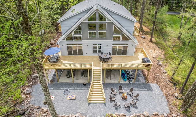 Blakeslee Ski Chalet | Luxurious Chalet in Blakeslee: Game Room, Hot Tub, Lake Access, Fire pit