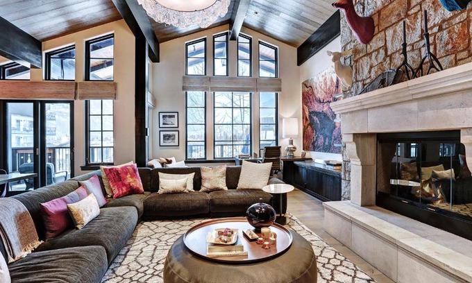 Vail House | Luxurious Chalet with Private Elevator
