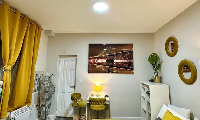 Birmingham City Centre Apartment | Luxurious City Studio