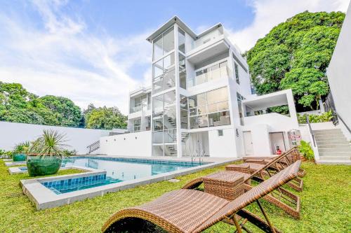 Tagaytay Apartment | Luxurious Cliff House Tagaytay