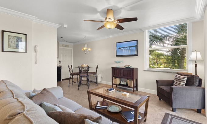 Bonita Springs Condo | Luxurious condo across the street from the beach!