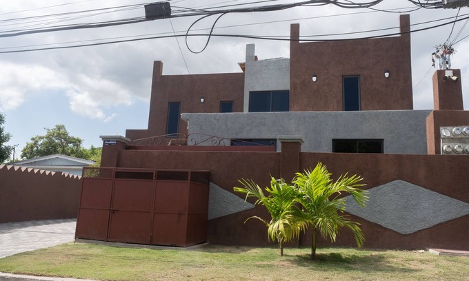 Saint Andrew Apartment | Luxurious condo with a incredible view of the hills
