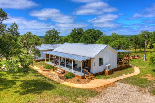 Fredericksburg House | Luxurious Cottage on 3-Acre's in Fred Wine Country