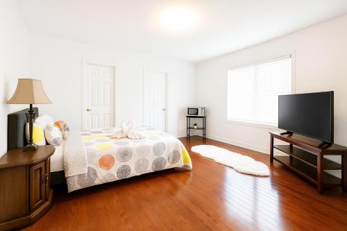 Markham House | Luxurious Detached Master BR