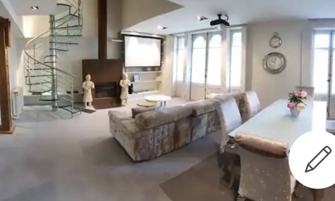 Old Town Condo | Luxurious duplex overlooking the town hall square
