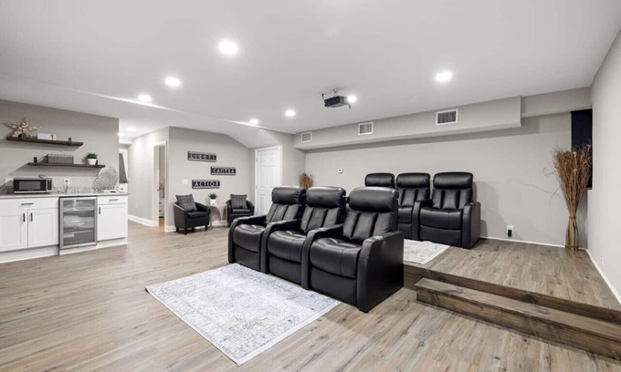 Palm Harbor House | Luxurious Escape Sleeps 16 with Private Pool & Spa