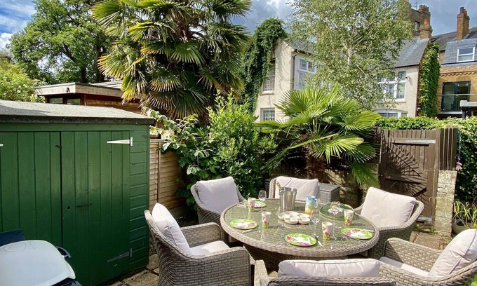 Eton House | Luxurious Eton Townhouse with Sunny garden