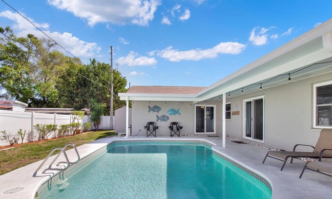 Dunedin House | Luxurious Family Getaway w/ Pool & Mins From Beach