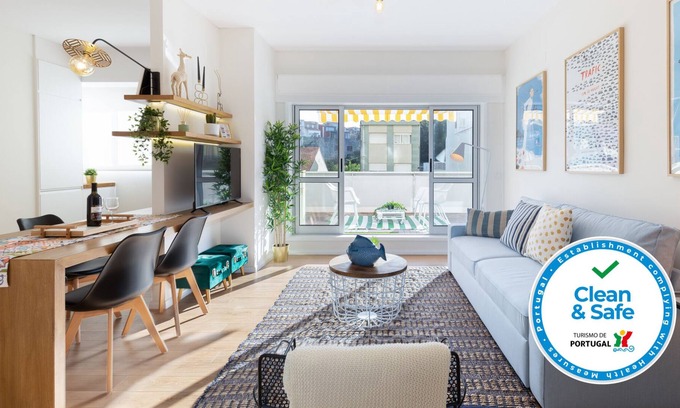 Uniao de Freguesias do Centro Apartment | Luxurious Flat w/ Stunning Terrace by Host Wise