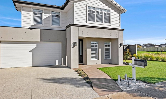 Torquay House | Luxurious Four Bedroomed Property with Pool ideal for Families