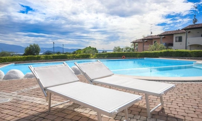 Polpenazze del Garda Apartment | Luxurious Apartment with Lake View +swimming pool +parking space