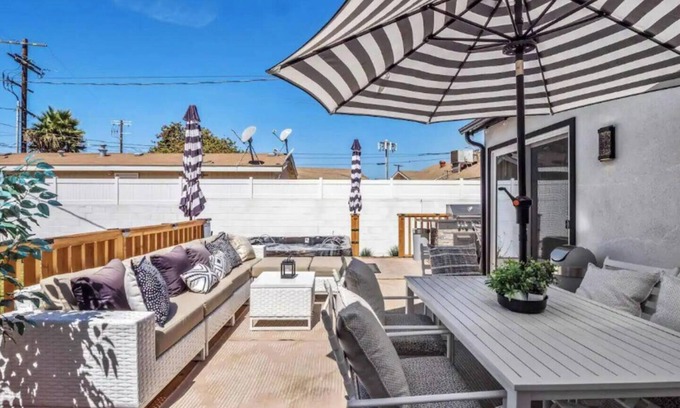 Toluca Lake House | Luxurious LA Retreat with Hot Tub, Gym & Workspace