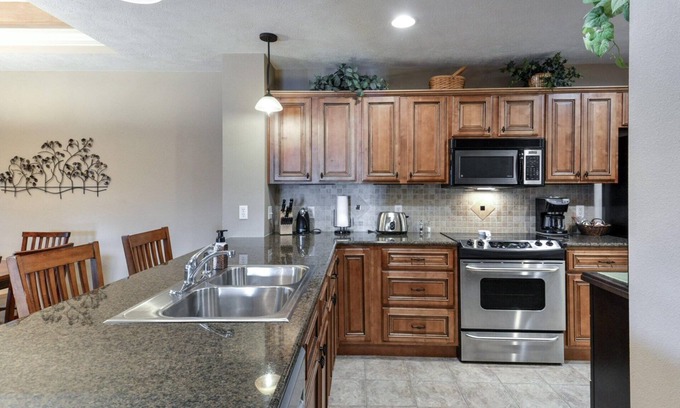 Big Cedars Condo | LUXURIOUS LAKEFRONT CONDO