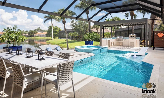 Naples House | Luxurious Lakefront Spanish Villa-4BR with pool, golf courses, 15 mins to beach