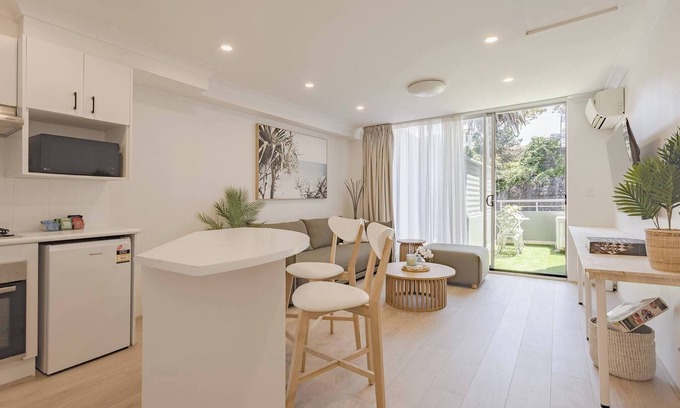 Manly Apartment | Luxurious Manly Retreat with Beachside Bliss