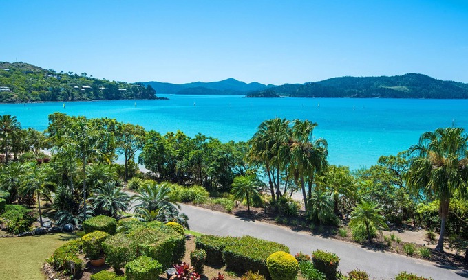 Hamilton Island Apartment | Luxurious, Modern, Stylish, Stunning Views and ready for you to enjoy.