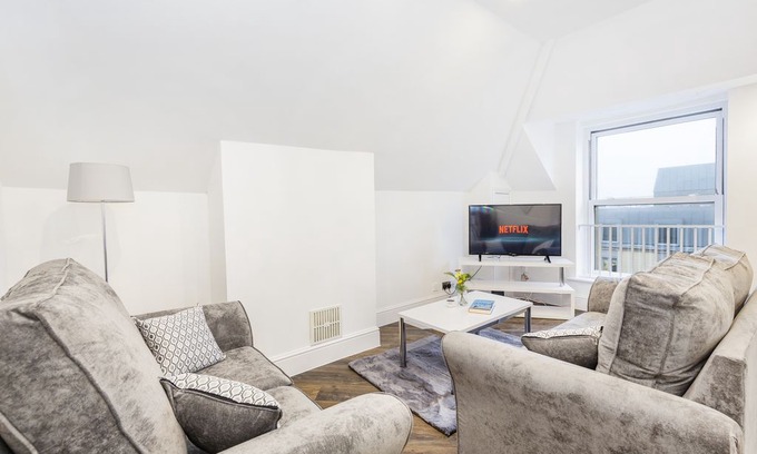 Cotham Apartment | Luxurious Modern Apartment In Beautiful Clifton