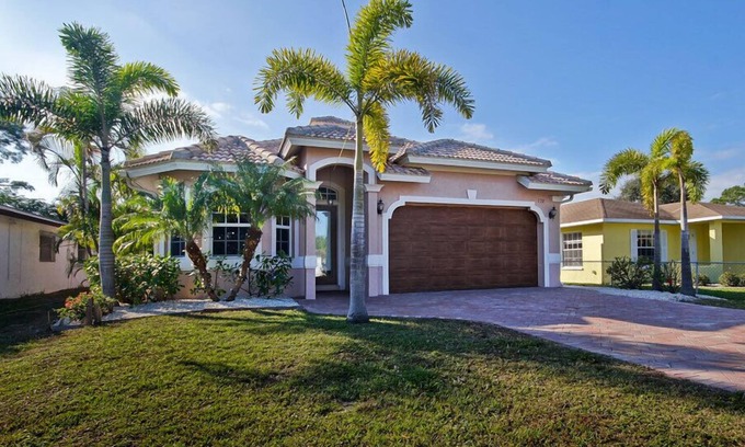 Naples Park Villa | Luxurious Naples Florida Villa! Close to Vanderbilt Beach! βοΈπ΄π
π΄