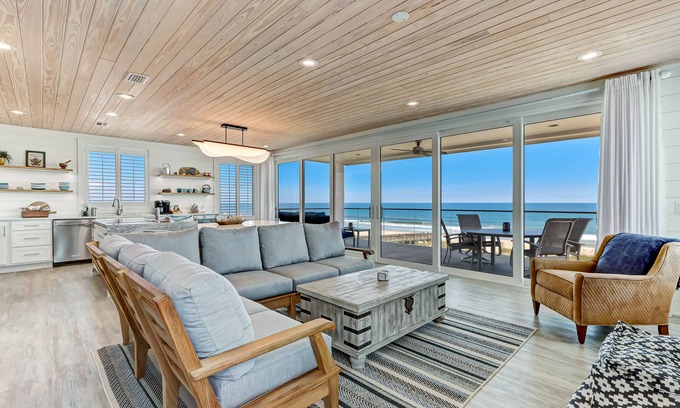 Ocean Cay House | Luxurious Oceanfront 6 bedrooms and 2 kitchens. Luxury at its finest.