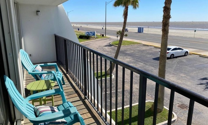 Galveston Condo | Luxurious Oceanfront Galveston Getaway 2bed/2Bath