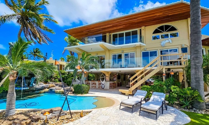 Venetian Shores House | "Luxurious Open Bay Retreat: Expansive Dockage & Private Pool Oasis!