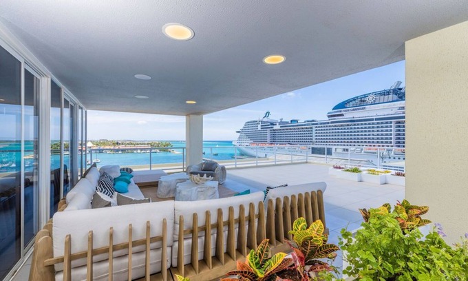 Oranjestad Condo | Luxurious Penthouse overlooking Aruba