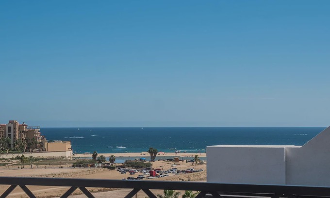El Medano Ejidal Condo | LUXURIOUS PENTHOUSE W/ ROOFTOP JACUZZI WALK TO Beach/Downtown