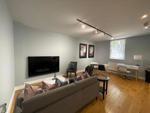 Braintree Apartment | Luxurious Private One Bedroom Apartment in Braintree with Free Parking Near City Centre