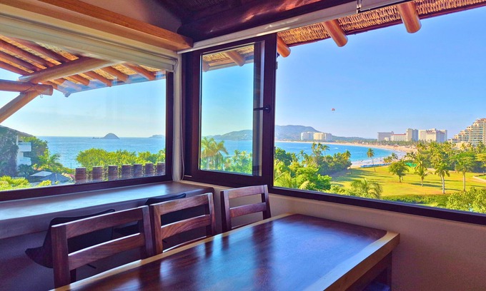 Ixtapa Resort | Luxurious Seafront Residence with Private Jacuzzi and Incredible View!