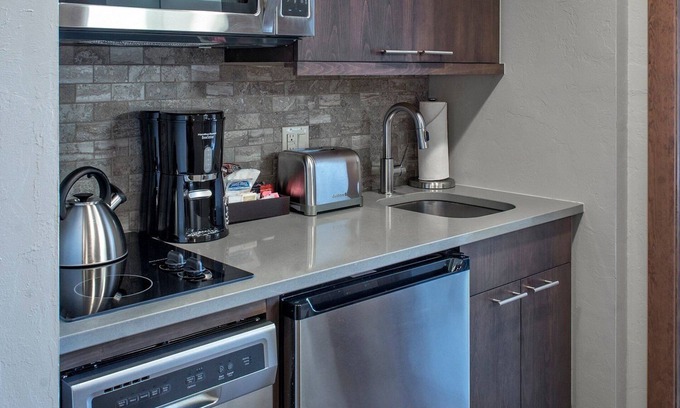 Peak 8 Resort | Luxurious ski in/out 1 Bed/1.5 bathroom at Grand Colorado Peak 8