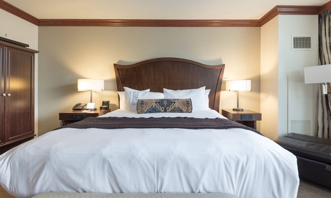 Olympic Valley Condo | Luxurious, spacious studio ski in/out at the Resort at Squaw Creek. Sleeps 2-3.