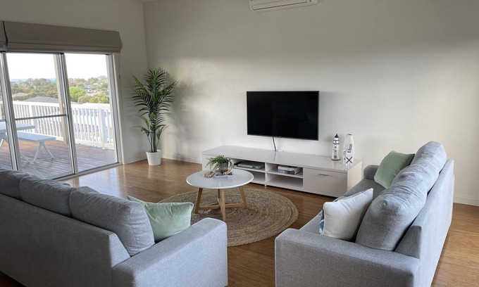 Cowes House | Luxurious, Spacious Beach House with ocean views - enough space for 2-3 families