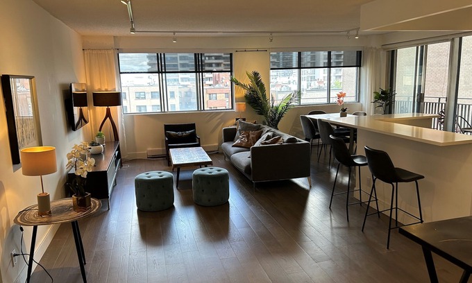 Downtown Montreal Condo | Luxurious & spacious in downtown Golden Mile fully equipped condo all essentials