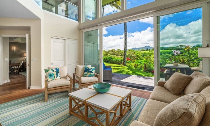 Queen Emmas Bluffs House | Luxurious Townhome in Prestigious Ka'iulani