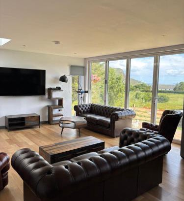 Portree Apartment | Luxurious, Unique & Elegant Cottage in Portree by the Sea