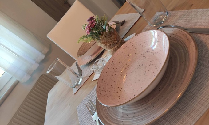 Sollenau Apartment | Luxurious vacation apartment with garden, terrace and pool.