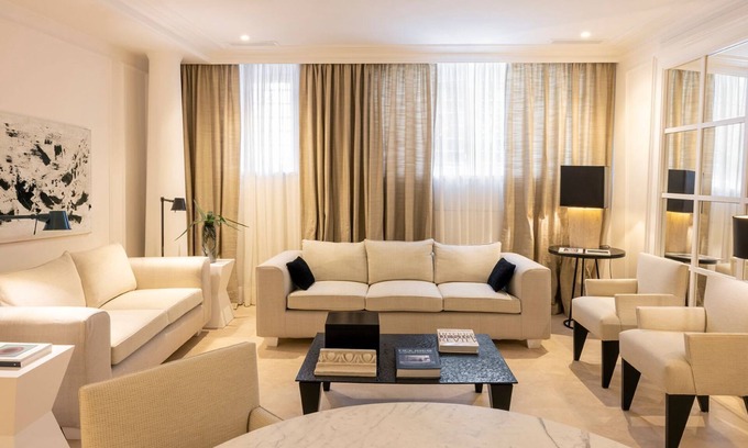Trastevere Villa | Luxurious Villa in the Heart of Trastevere