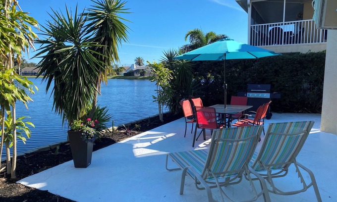 Bonita Shores Villa | Luxurious Villa near Naples close to the beach with spectacular lakefront view.
