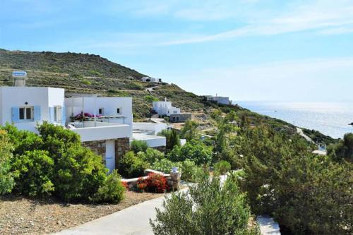 Delfini Villa | Luxurious Villa on the famous glp cat sanctuary