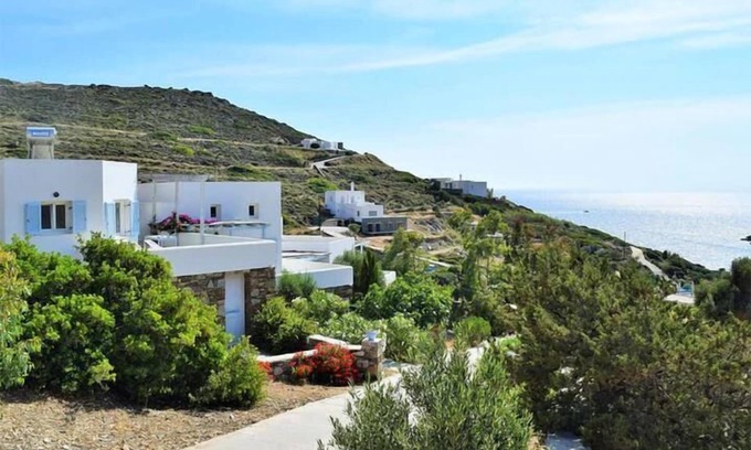 Delfini Villa | Luxurious Villa on the famous glp cat sanctuary
