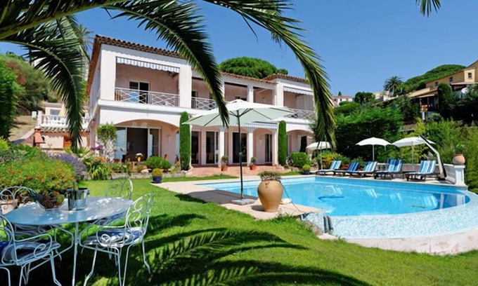Golfe Juan Villa | Luxurious villa with infinity pool and an amazing 180° view to the sea