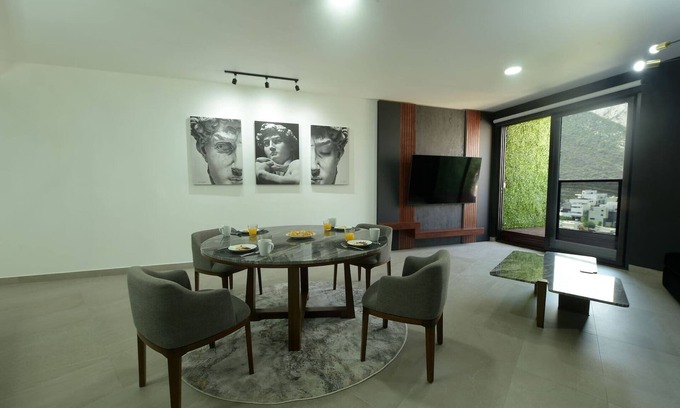 Santa Catarina Apartment | Luxurious with private balcony in Valle Poniente